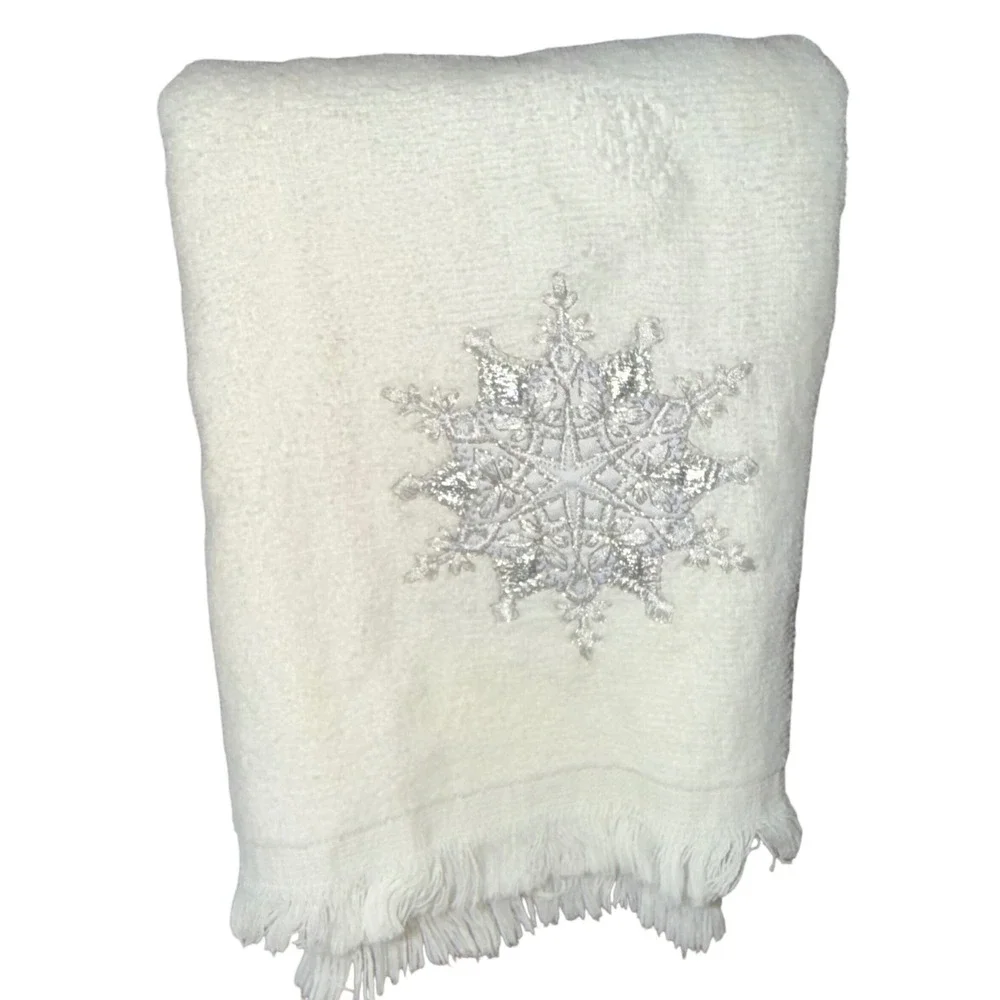 Vtg White Cotton Snowflake Hand Towels Set of 2 Silver Embroidered Holiday 90s